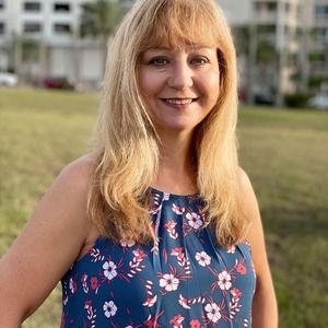 Meet your Posher, Polly